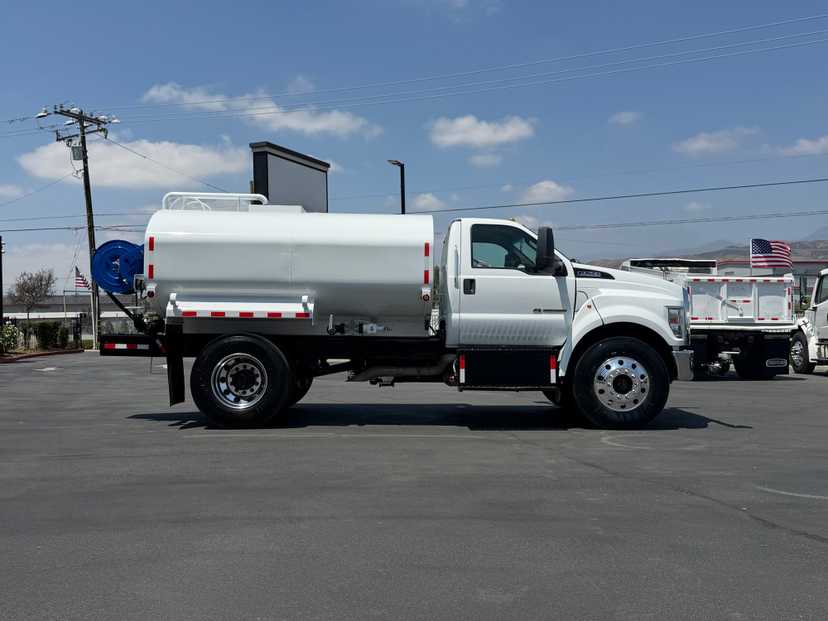 2019 Ford F750 Tanker — photo 2