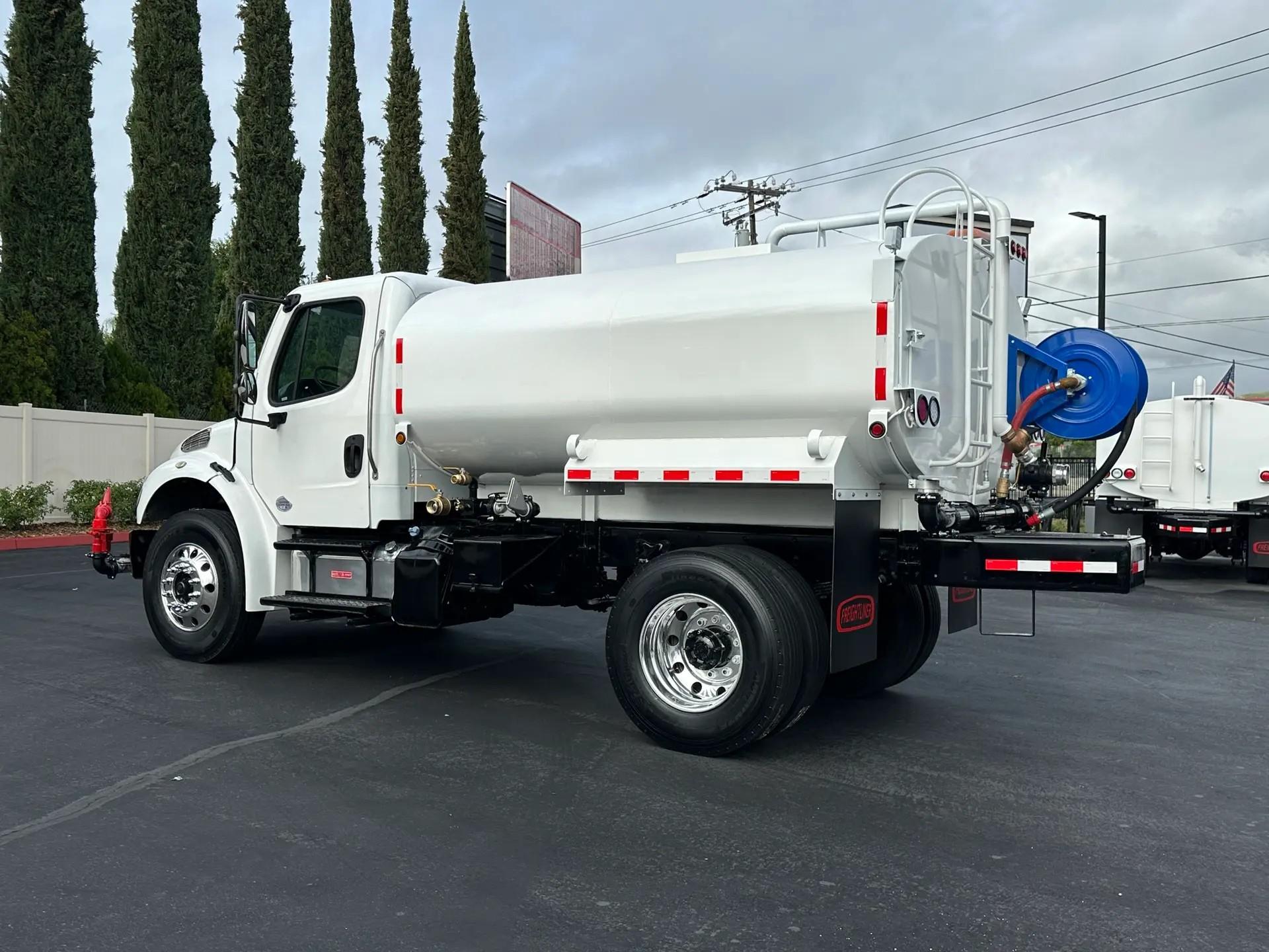 2016 Freightliner M2 Tanker - image 3