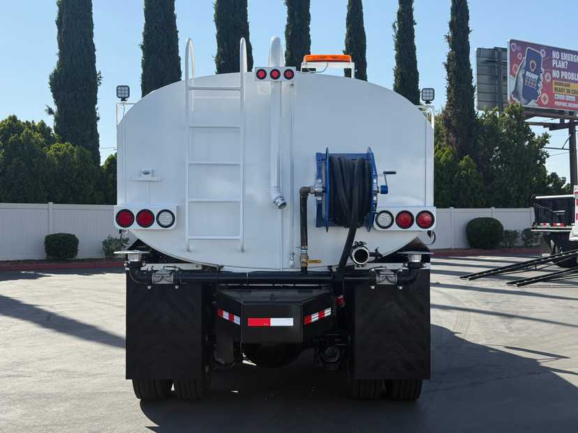 2010 International 7400 Tanker — photo 6