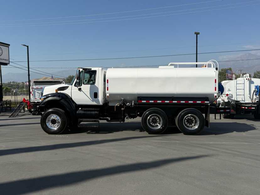 2010 International 7400 Tanker