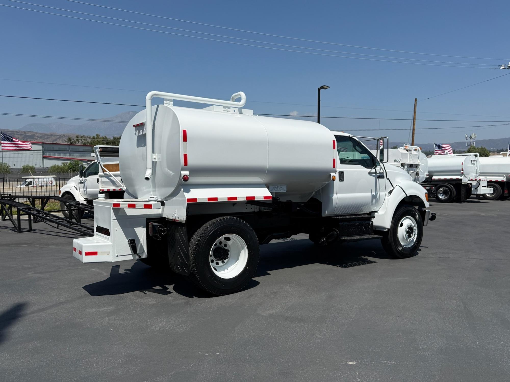2015 Ford F750 Tanker - image 2
