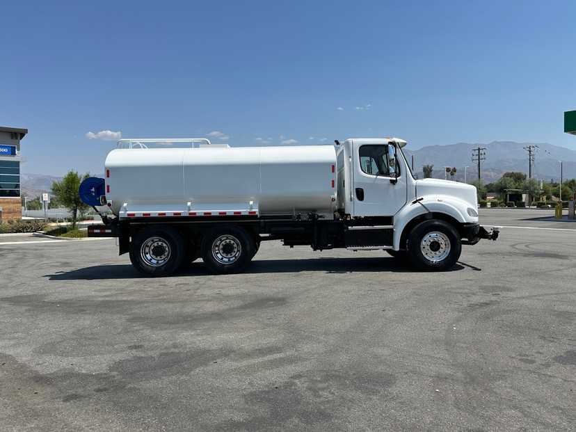 2017 Freightliner M2 Tanker — photo 2
