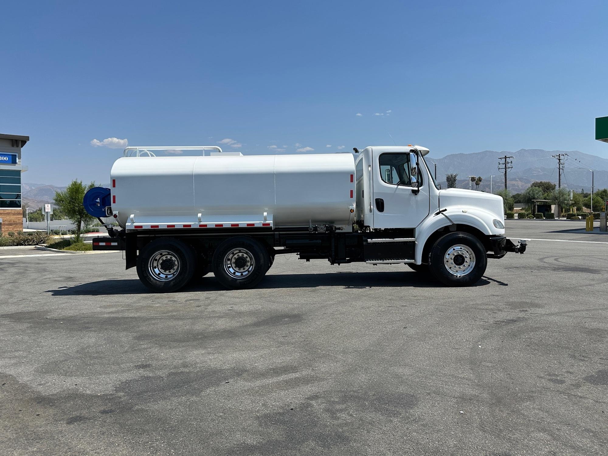 2017 Freightliner M2 Tanker - image 2