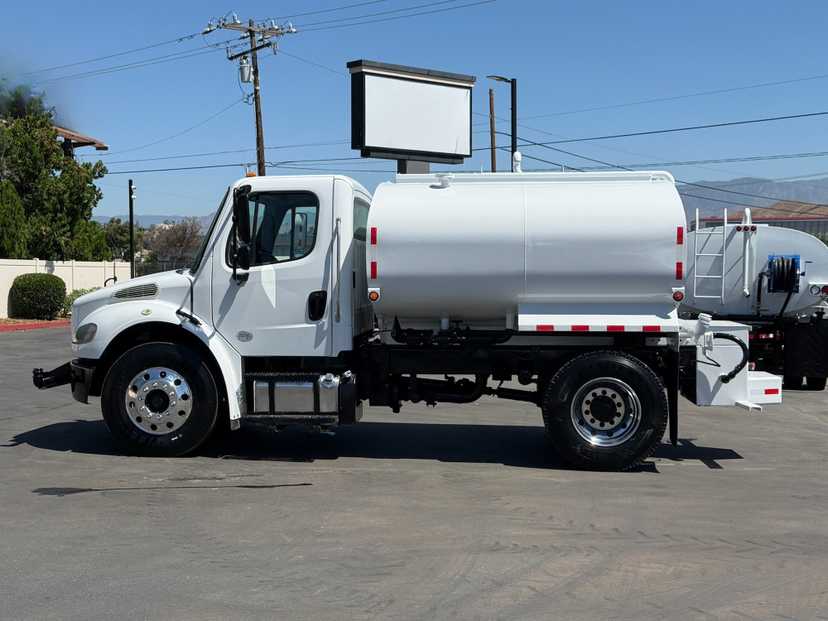 2019 Freightliner M2 106 Tanker — photo 2