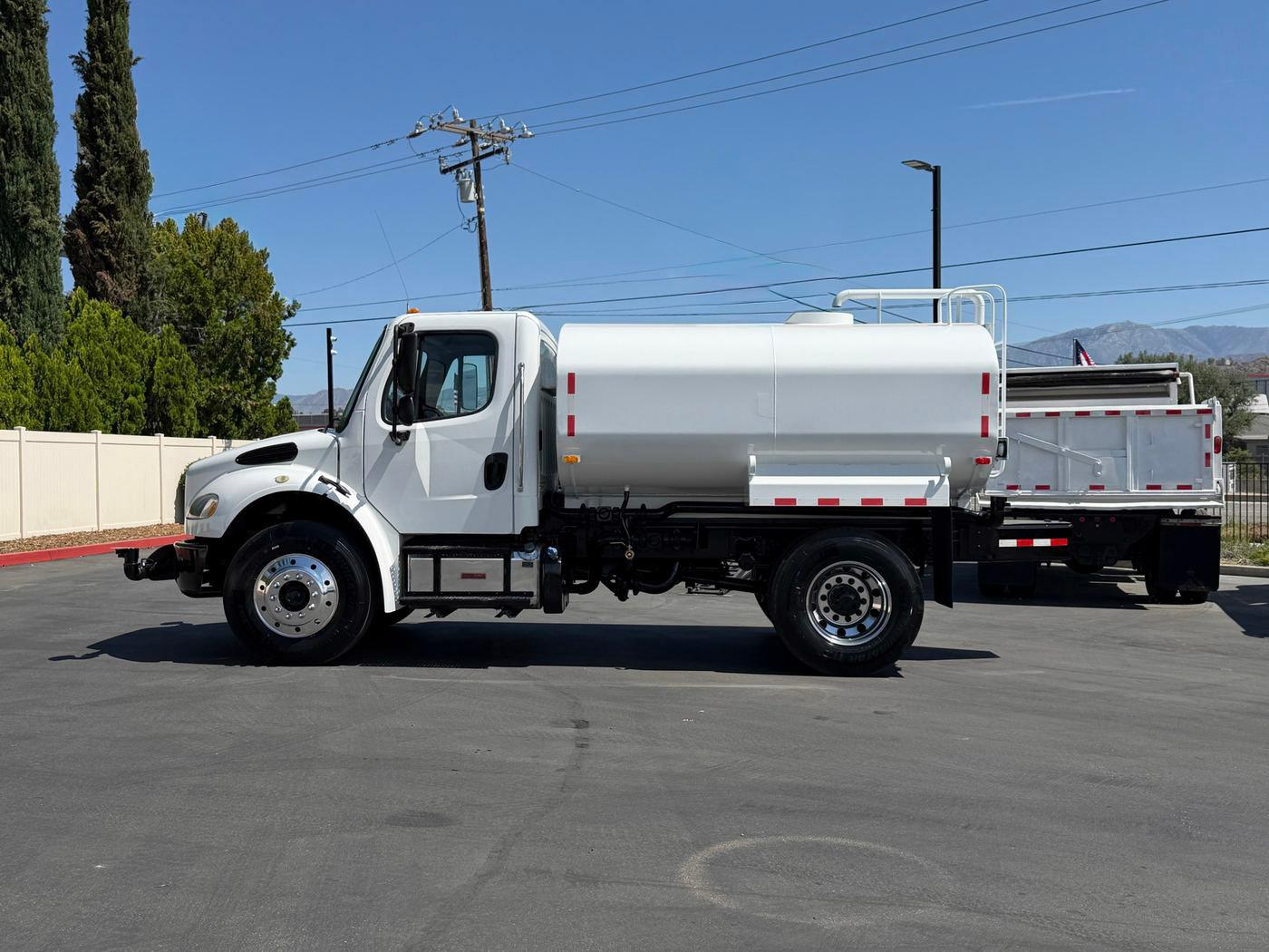 2016 Freightliner M2 Tanker - image 2