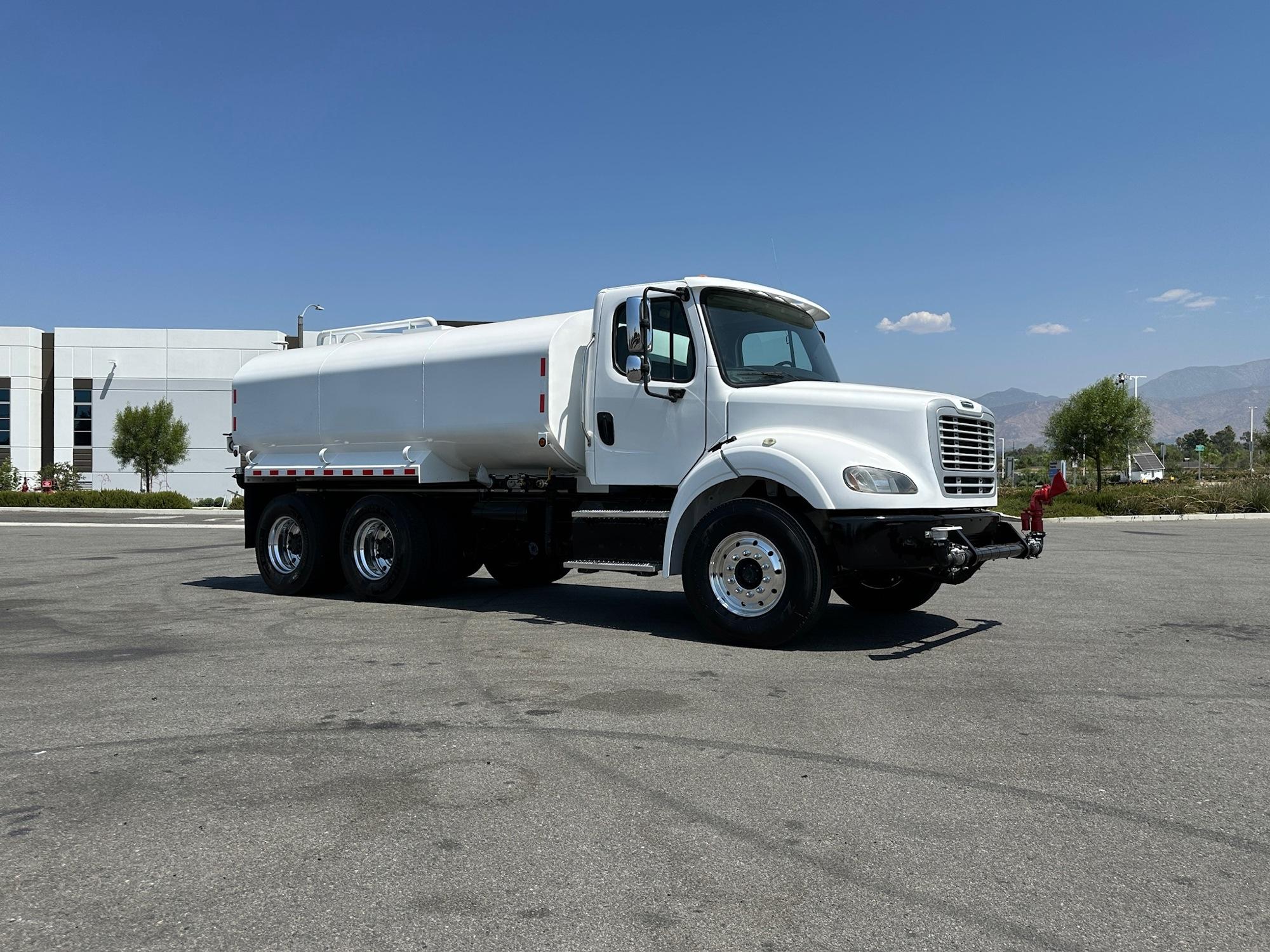 2017 Freightliner M2 Tanker - image 1
