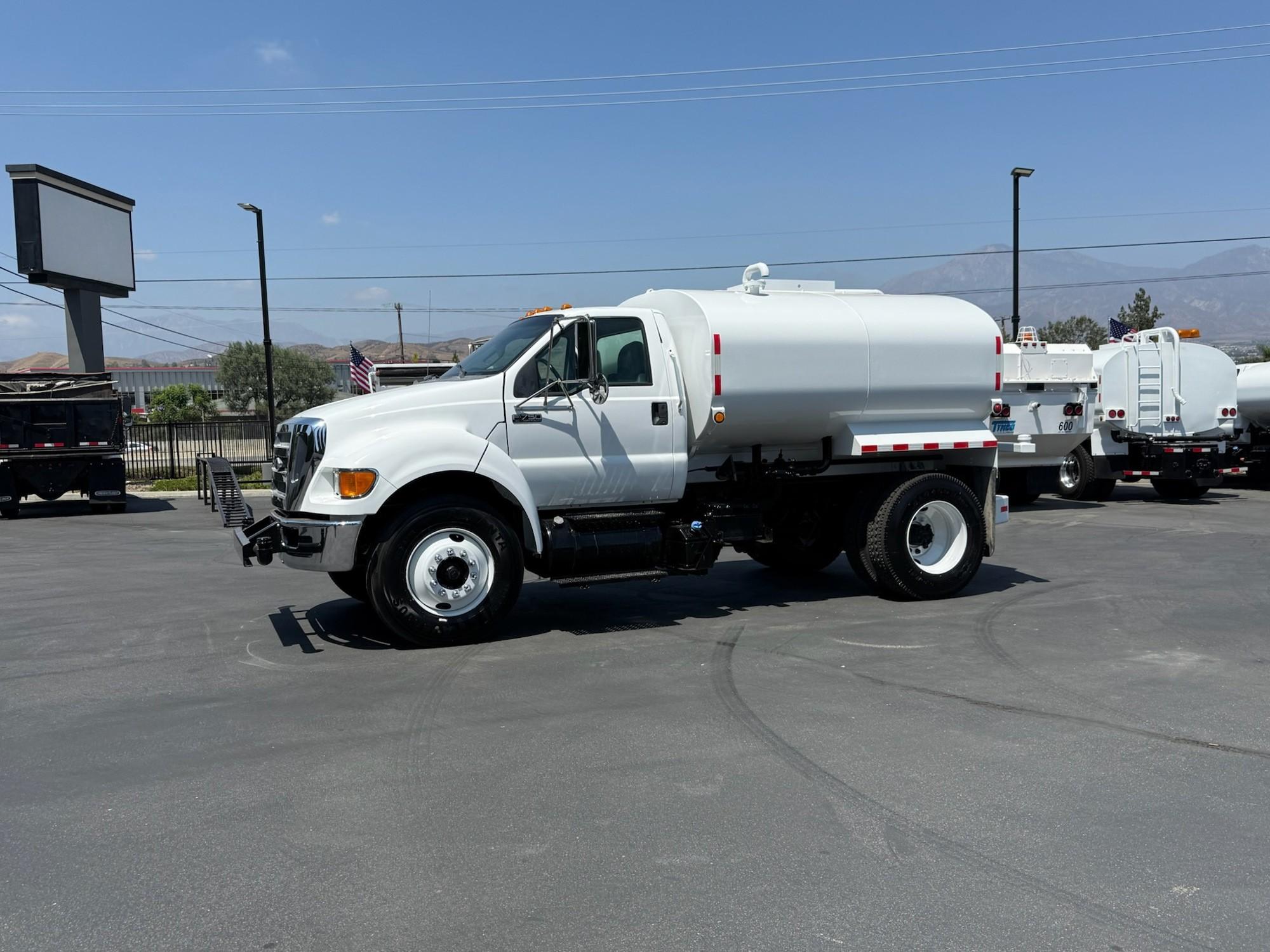 2015 Ford F750 Tanker - image 5