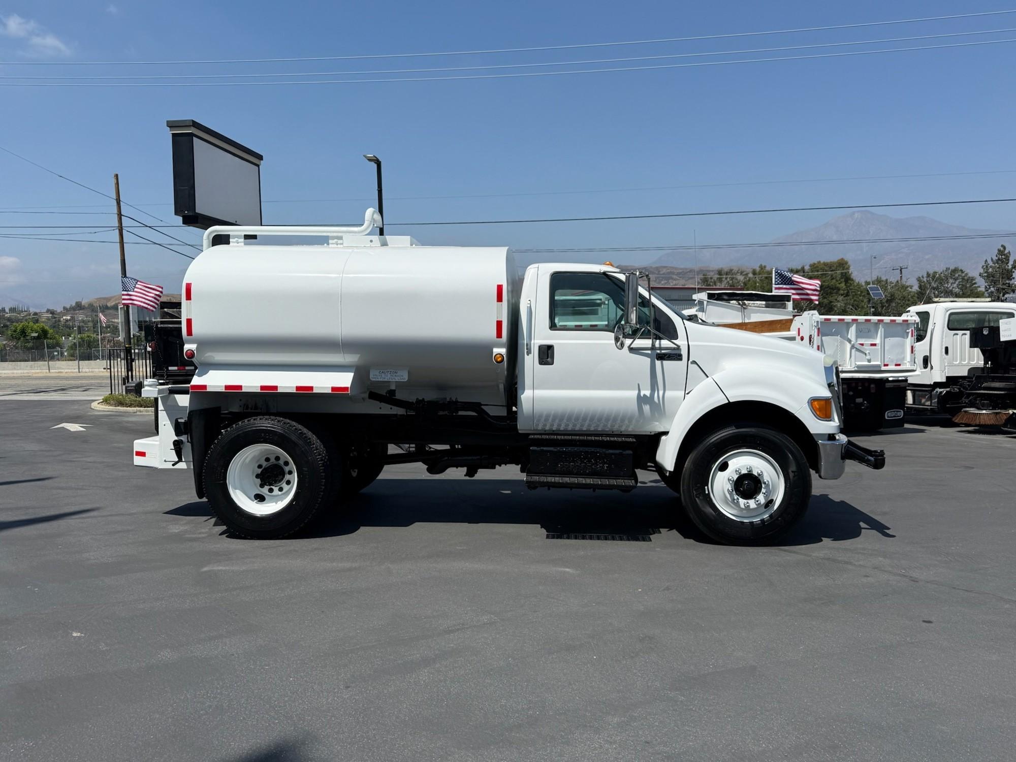 2015 Ford F750 Tanker - image 1