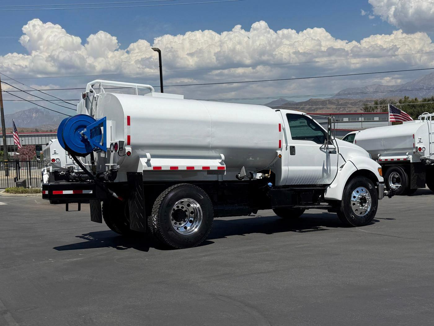 2015 Ford F650 Tanker - image 3