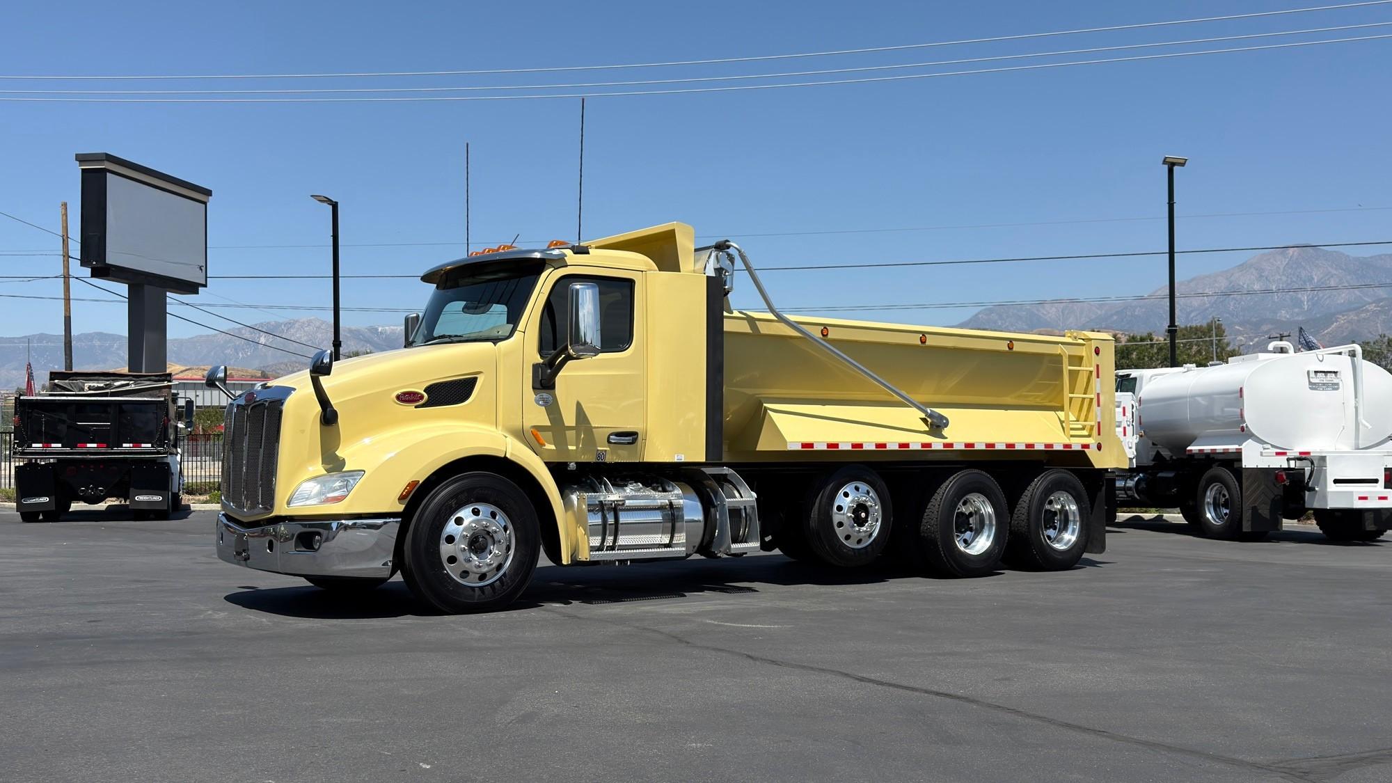 2020 Peterbilt 579 Dump Truck - image 1
