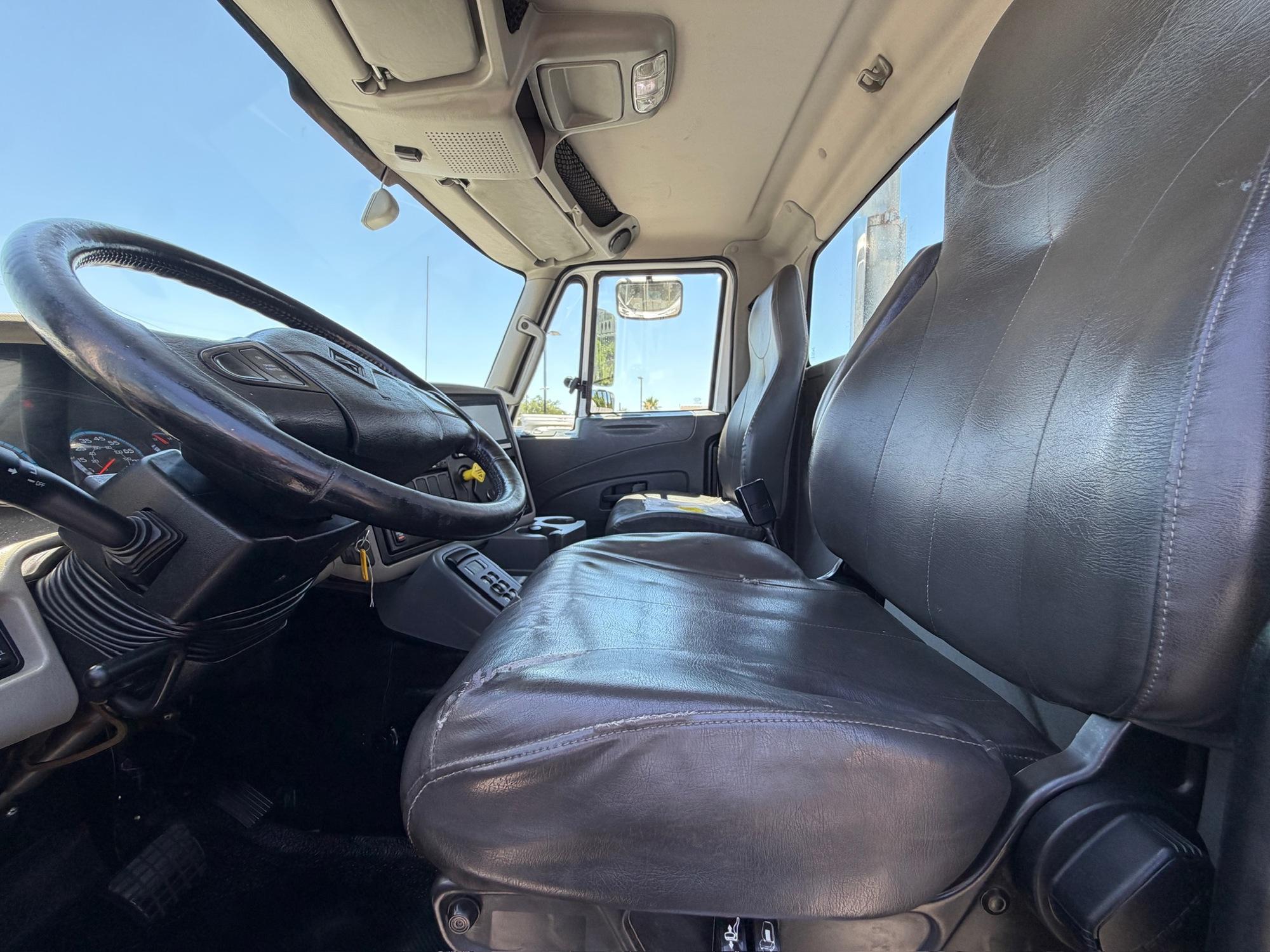 2016 International 8600 Tanker - image 6