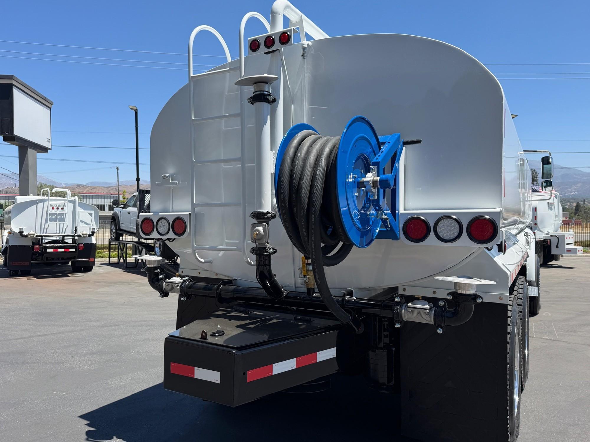 2016 International 8600 Tanker - image 9