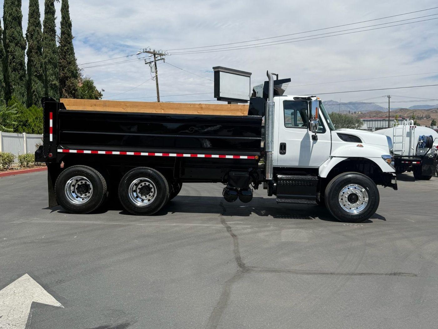 2018 International 7400 Dump Truck - image 6