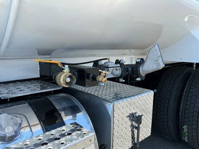 2017 Freightliner M2 Tanker — photo 5
