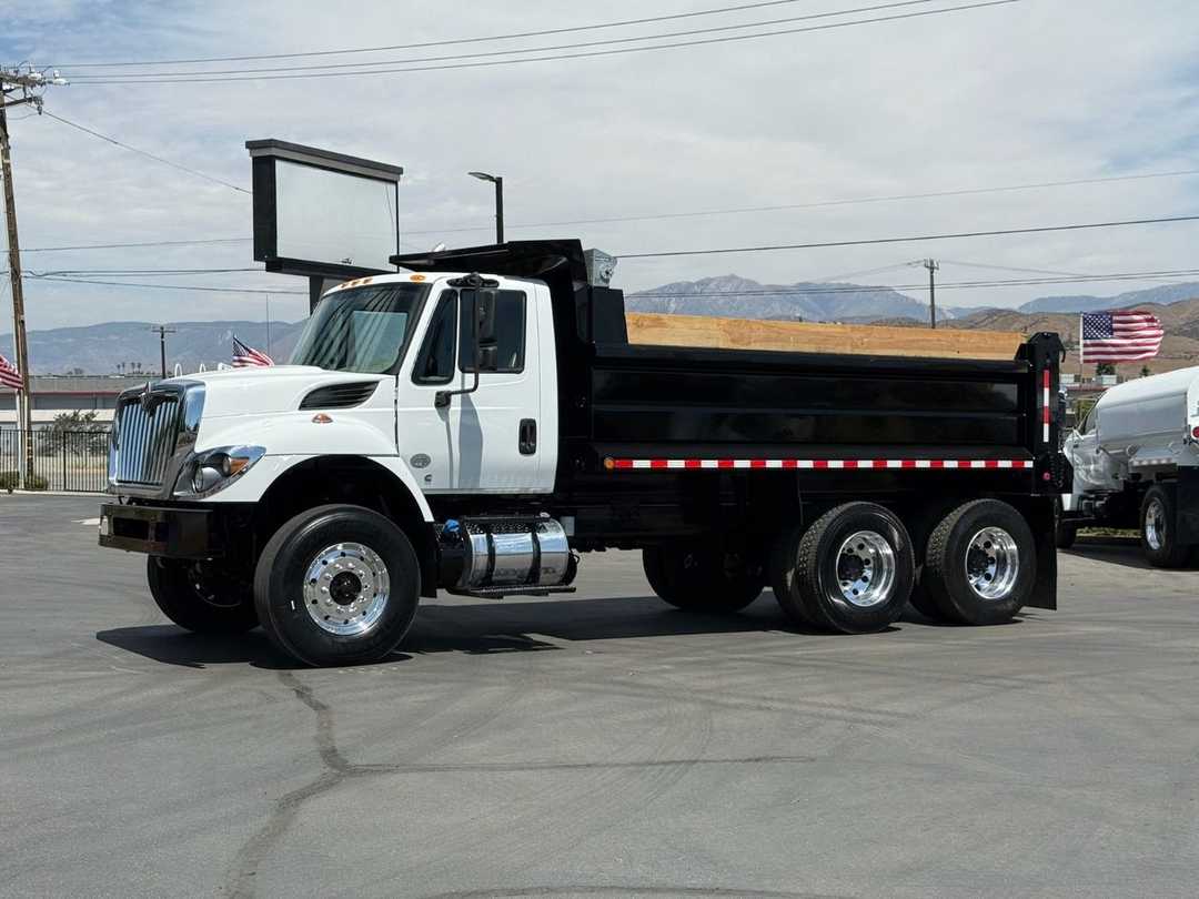 2018 International 7400 Dump Truck