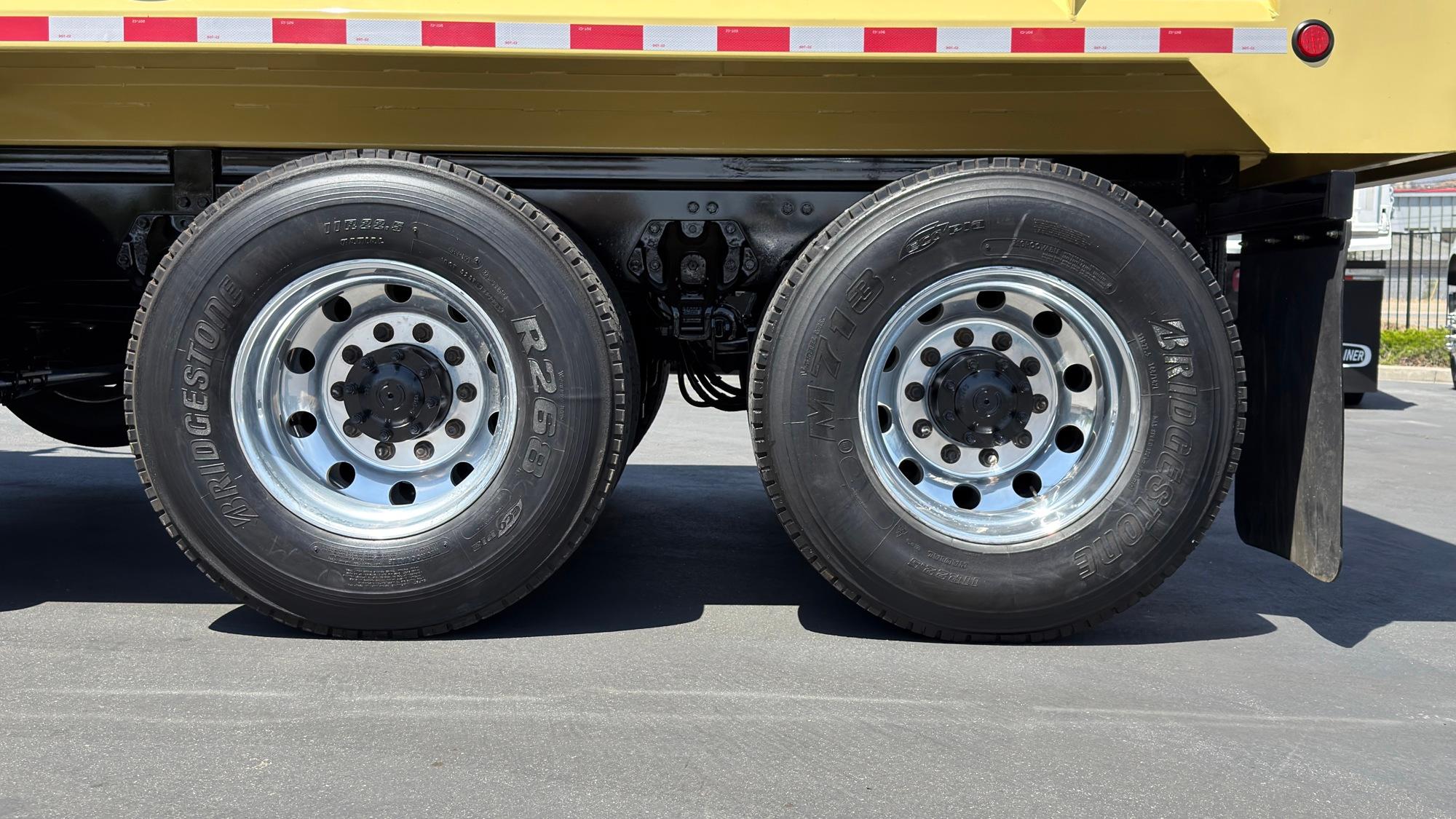 2020 Peterbilt 579 Dump Truck - image 11