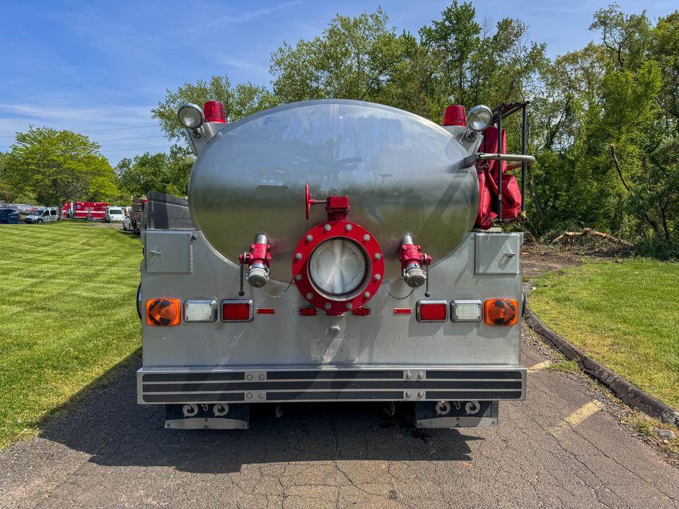 1994 S&S 1800 Gallon Tanker  - image 3
