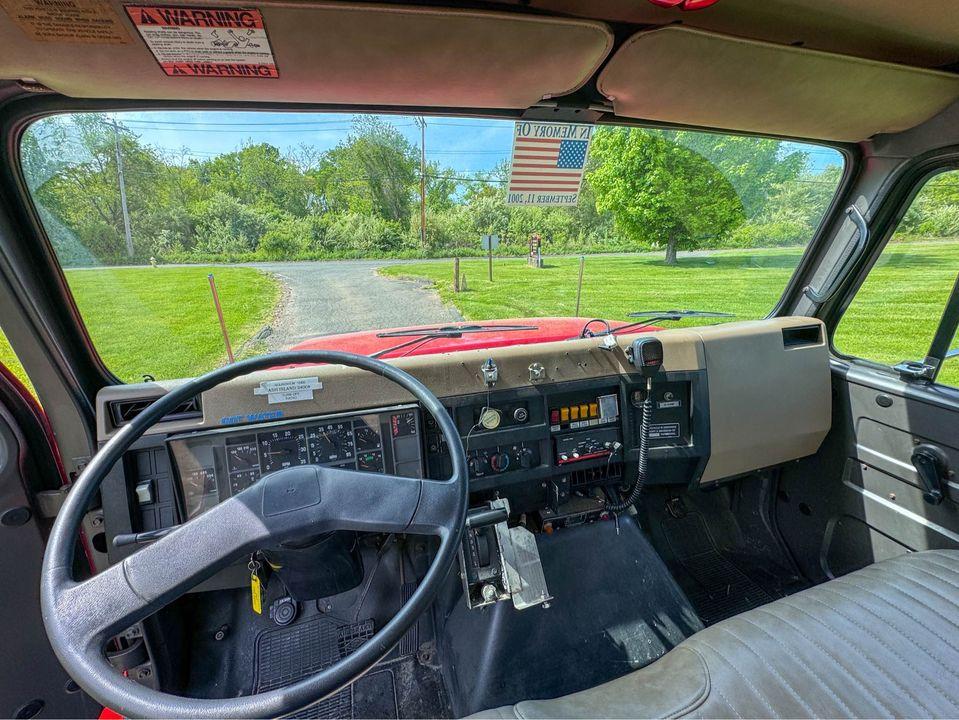 1994 S&S 1800 Gallon Tanker  - image 7