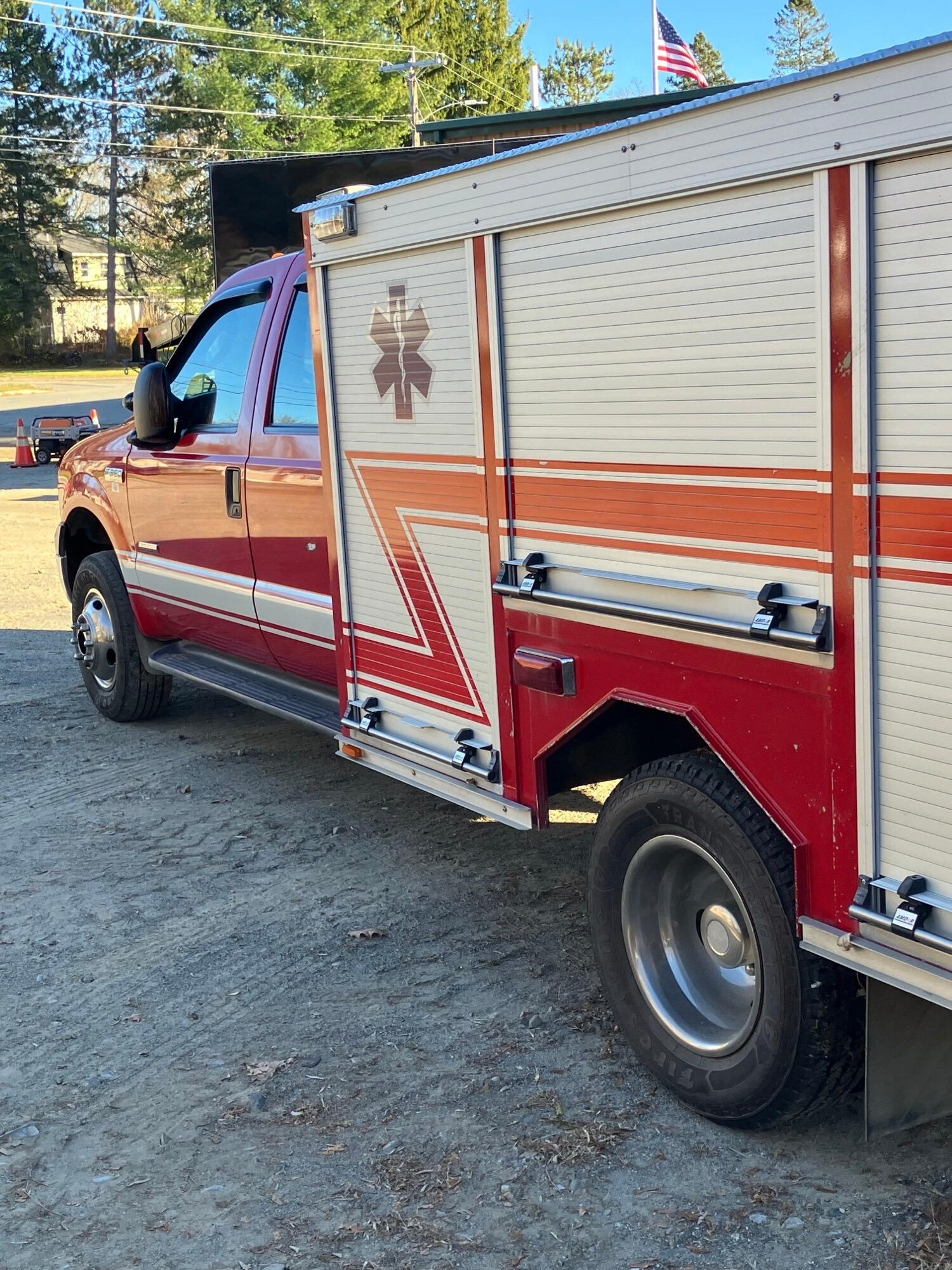 2005 Ford F-450 Light Rescue - image 3