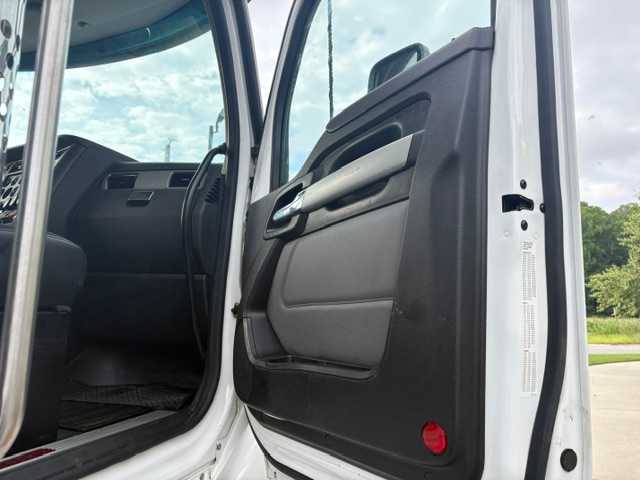 2023 Kenworth T880 Dump Truck — photo 5