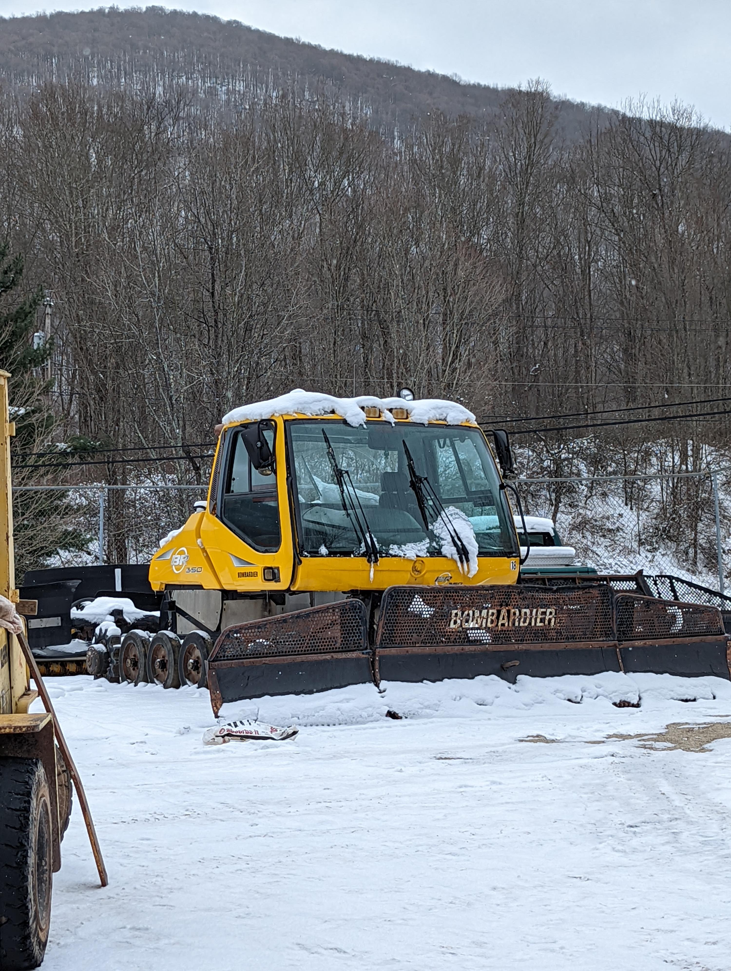 2004 Bombardier BR 350 snow groomer - image 10
