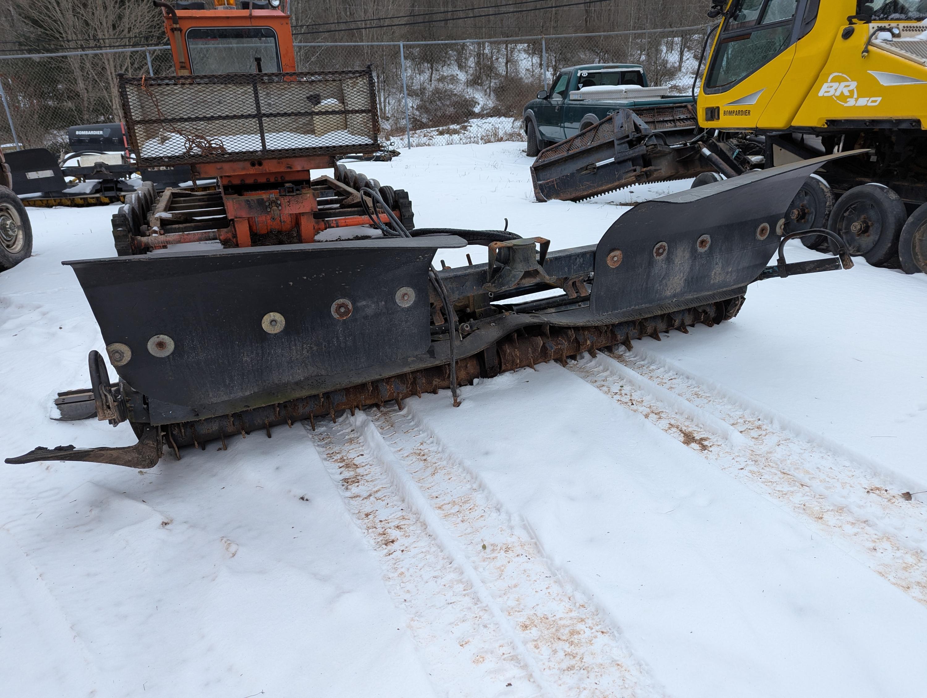 2004 Bombardier BR 350 snow groomer - image 22