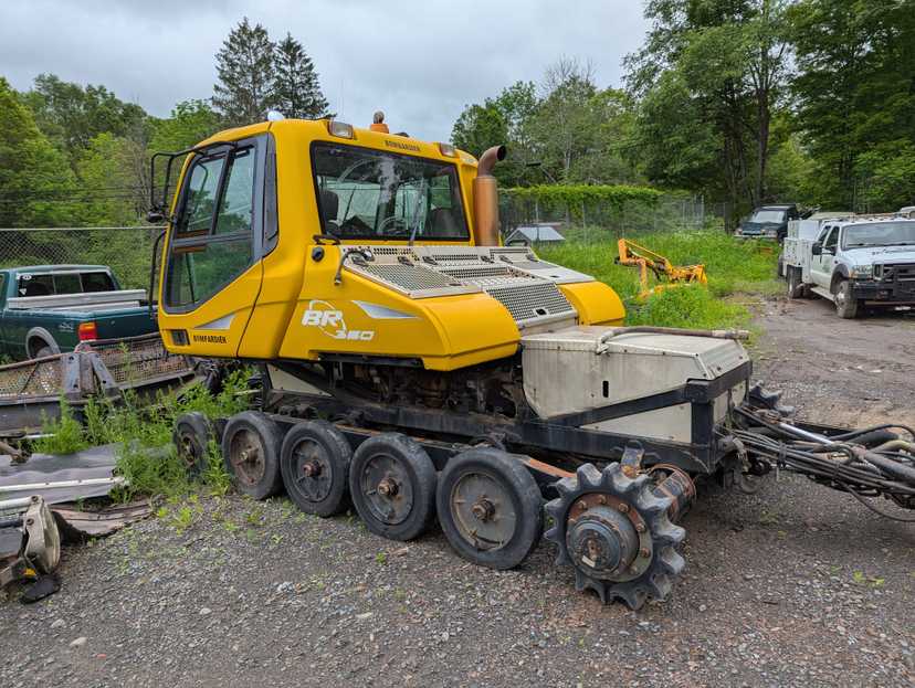 2004 Bombardier BR 350 snow groomer — photo 2