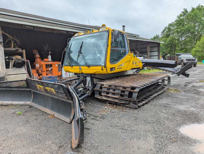 2004 Bombardier BR 350 snow groomer
