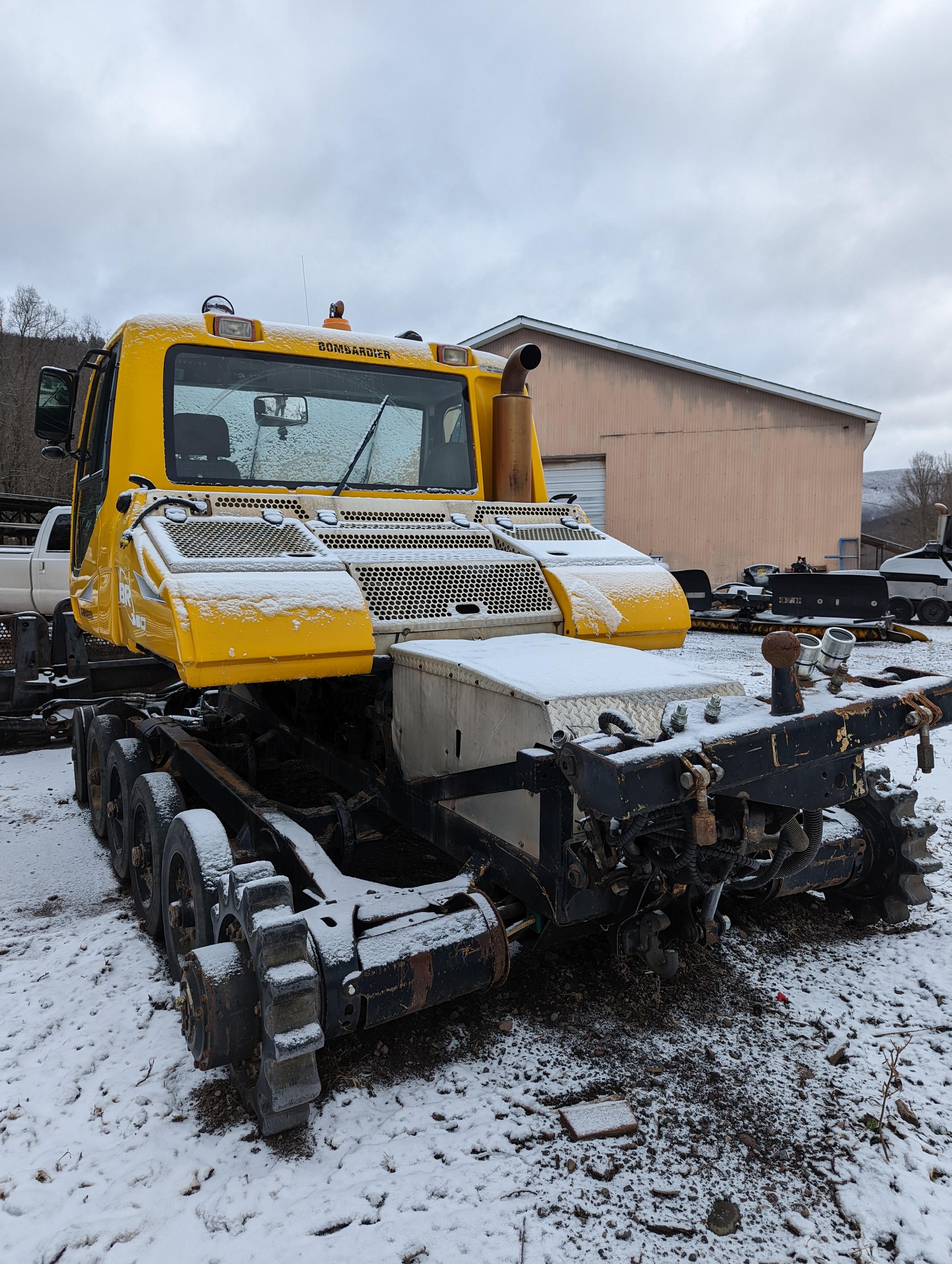 2004 Bombardier BR 350 snow groomer - image 14
