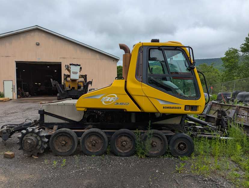 2004 Bombardier BR 350 snow groomer — photo 6