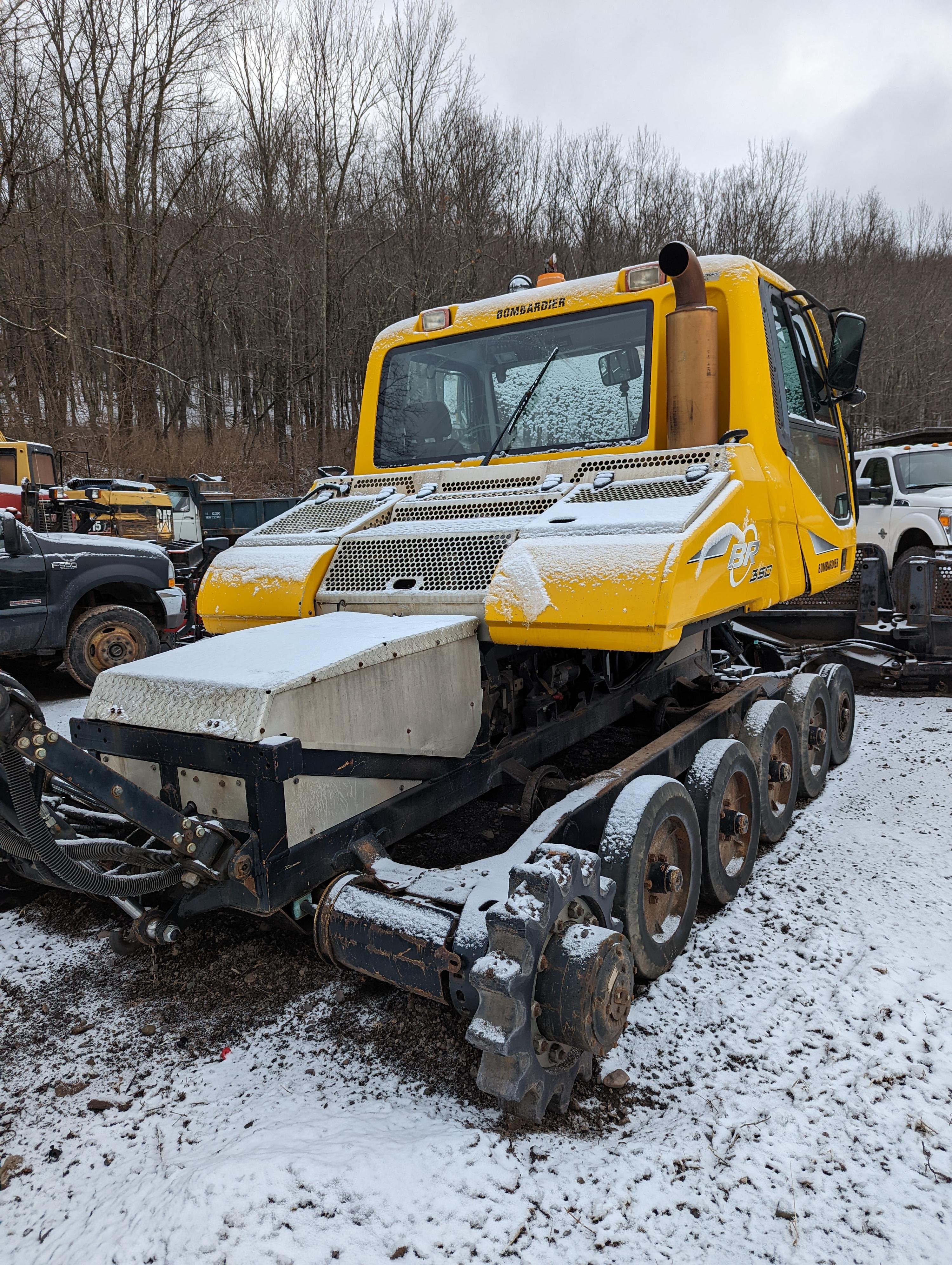 2004 Bombardier BR 350 snow groomer - image 15