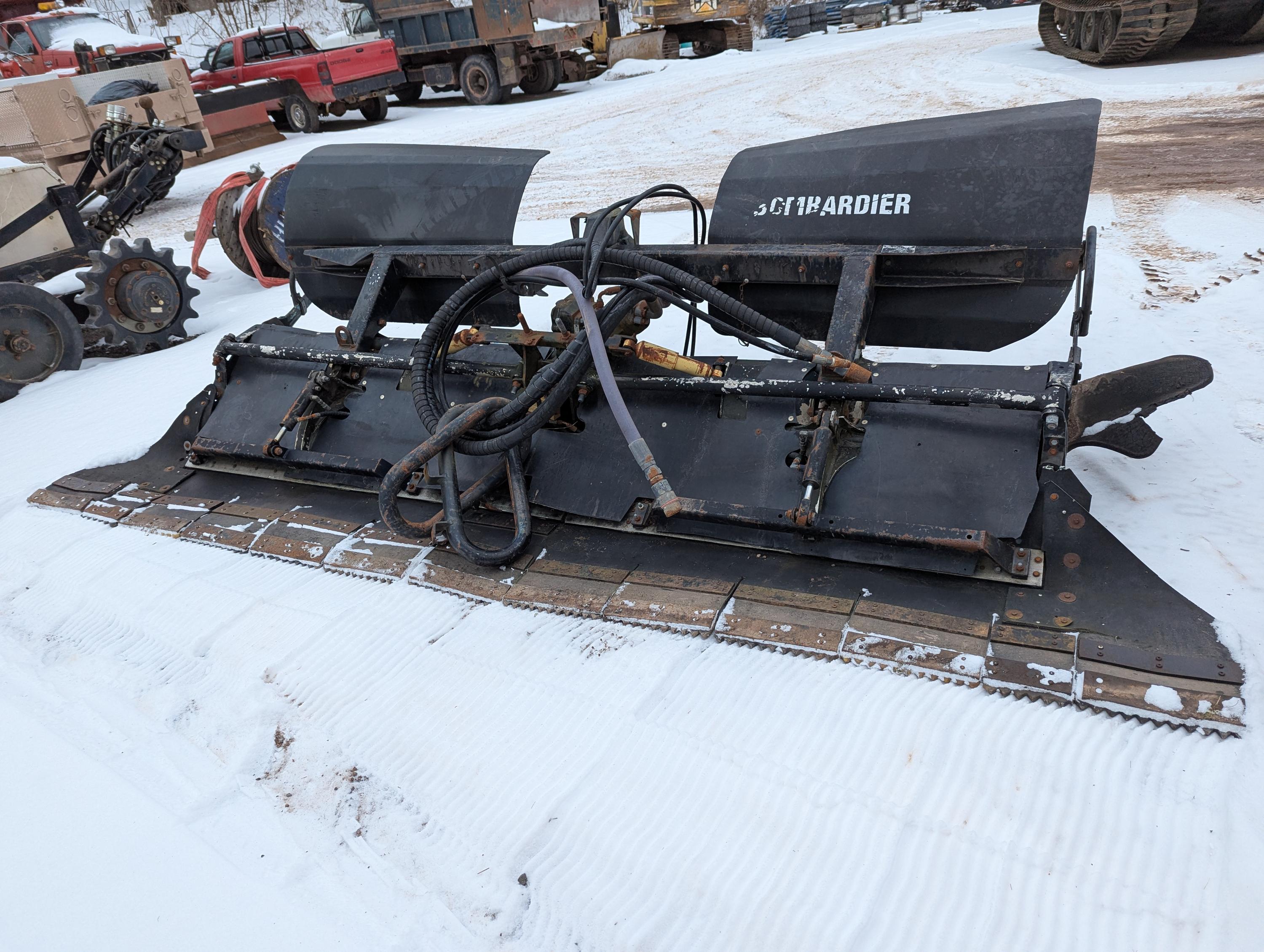 2004 Bombardier BR 350 snow groomer - image 23