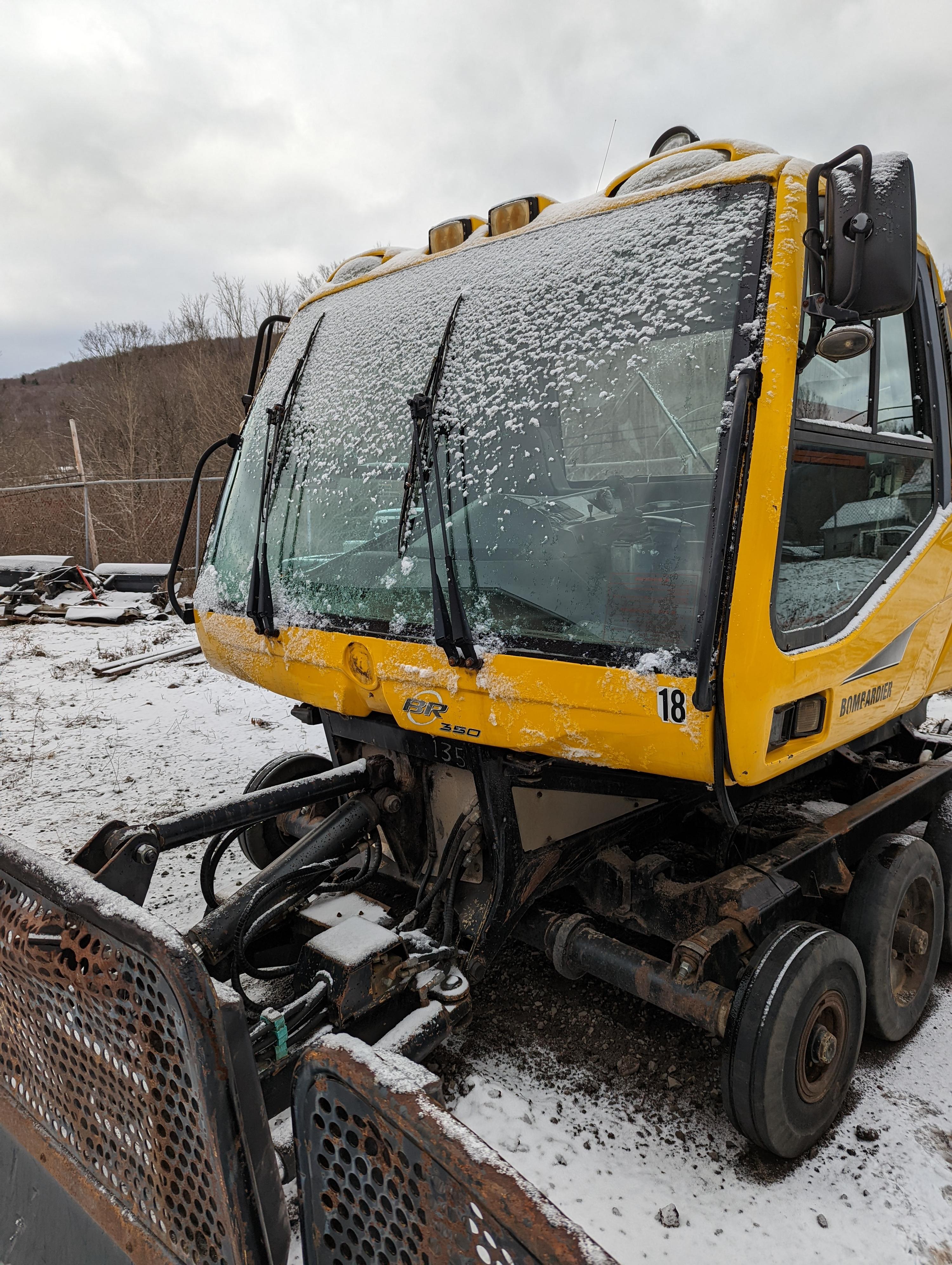 2004 Bombardier BR 350 snow groomer - image 19
