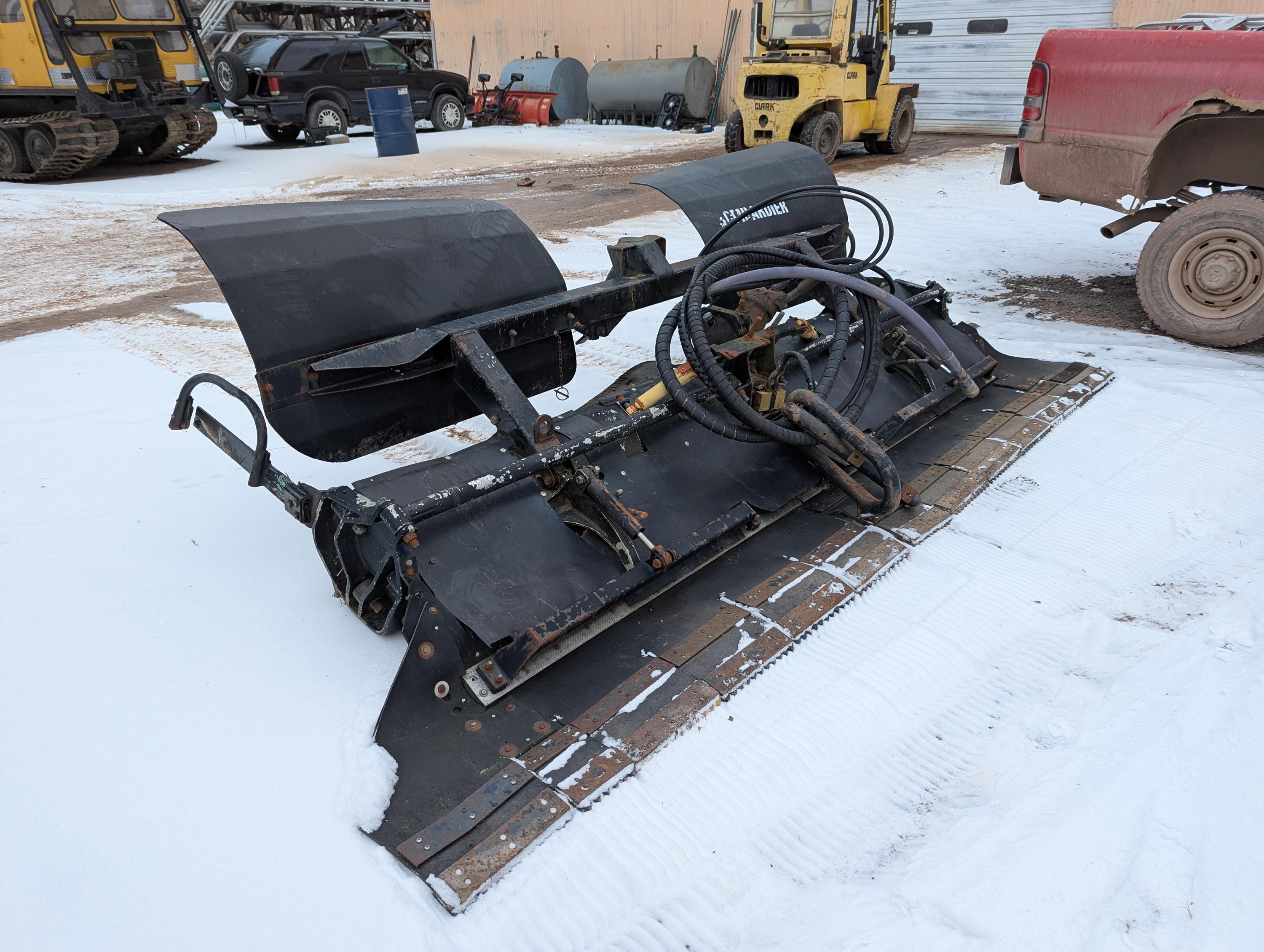 2004 Bombardier BR 350 snow groomer - image 24
