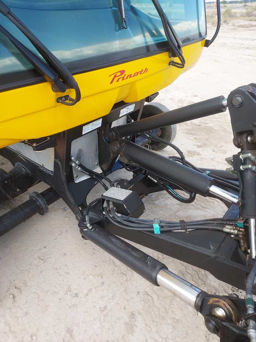 2009 Prinoth BR-350 Clean Excellent Condition — photo 6