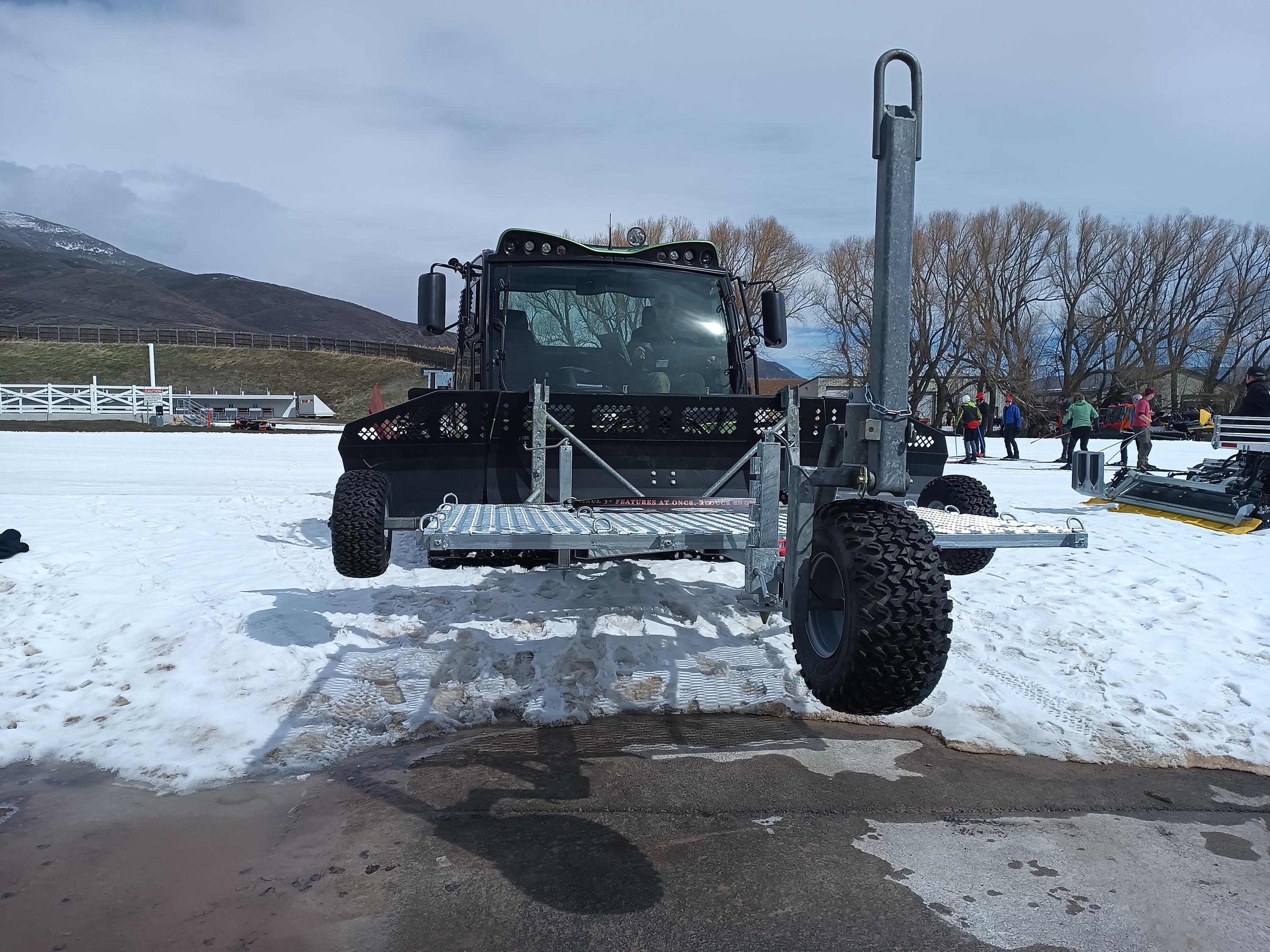 Alpine Hauler demo unit with bolt on Deck and Headache rack - image 5