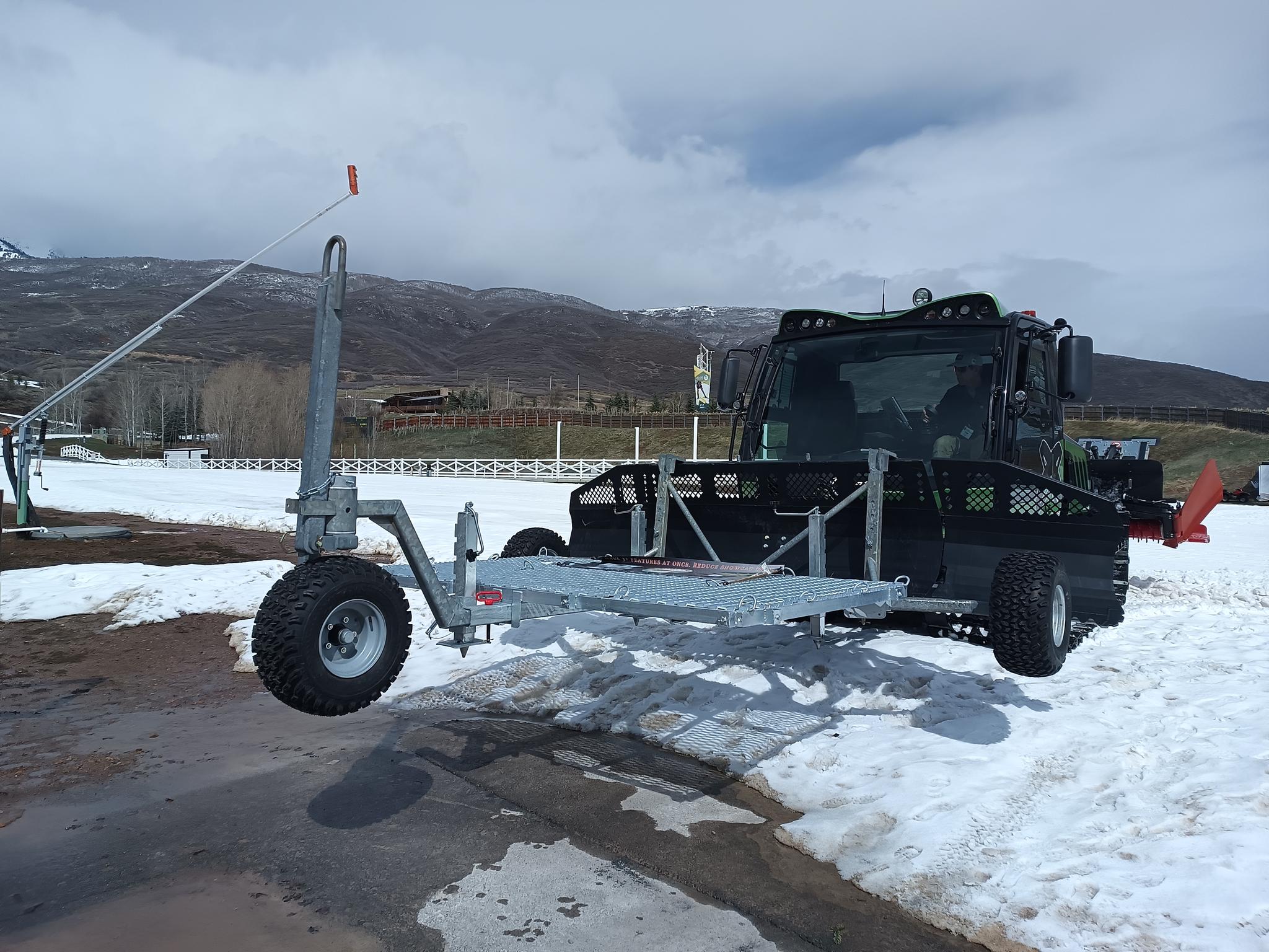 Alpine Hauler demo unit with bolt on Deck and Headache rack - image 4