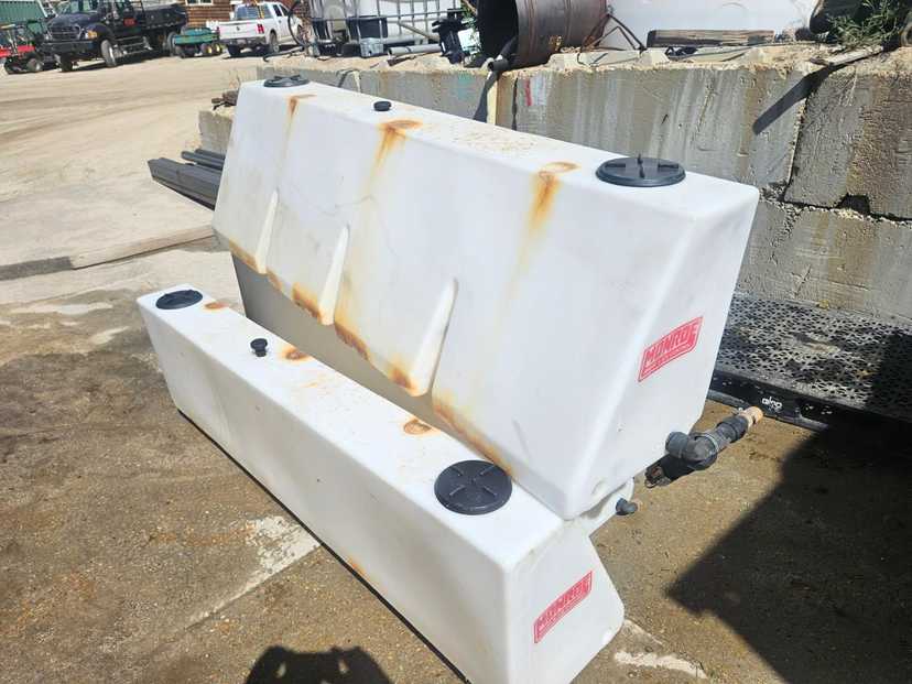 Four 100 gallon plastic saddle tanks - — photo 3