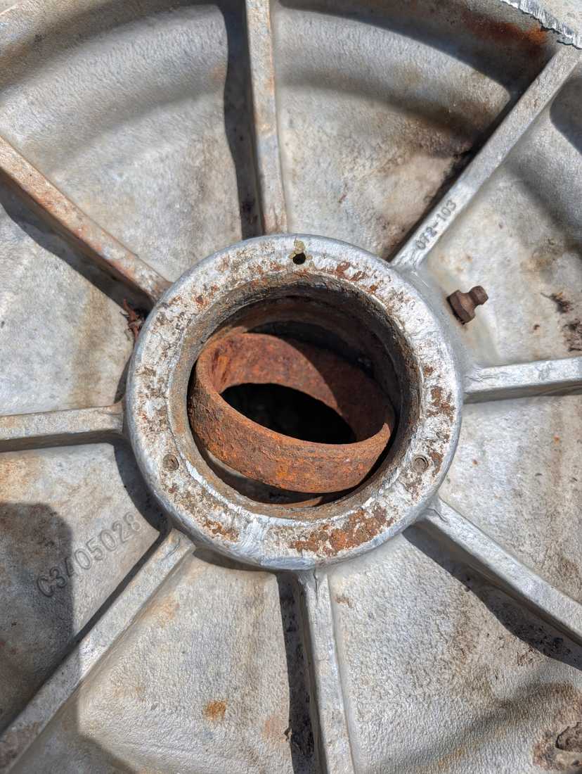 LMC Snowcat bogie wheel/tire — photo 3