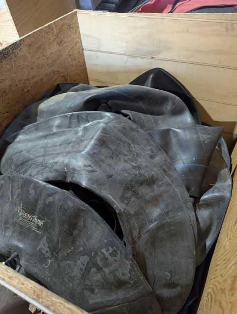 Lot B - 25 Tube Pro Snow Tubes — photo 5