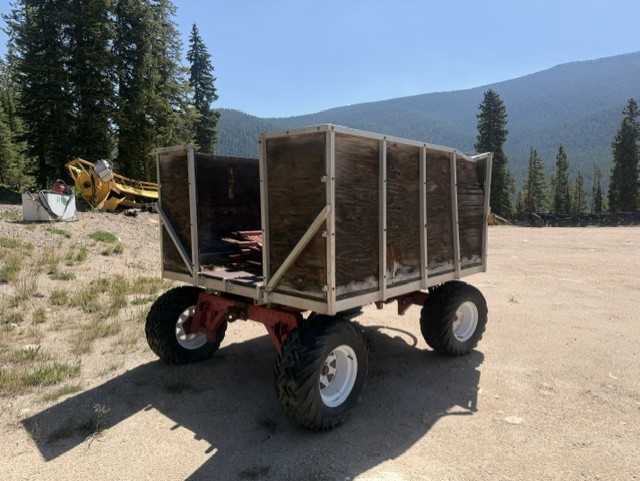 Red four wheel on mountain wagon/trailer — photo 2