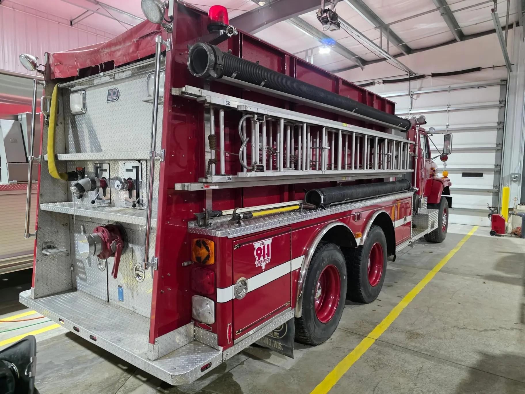 1996 International Pumper Tanker - image 3