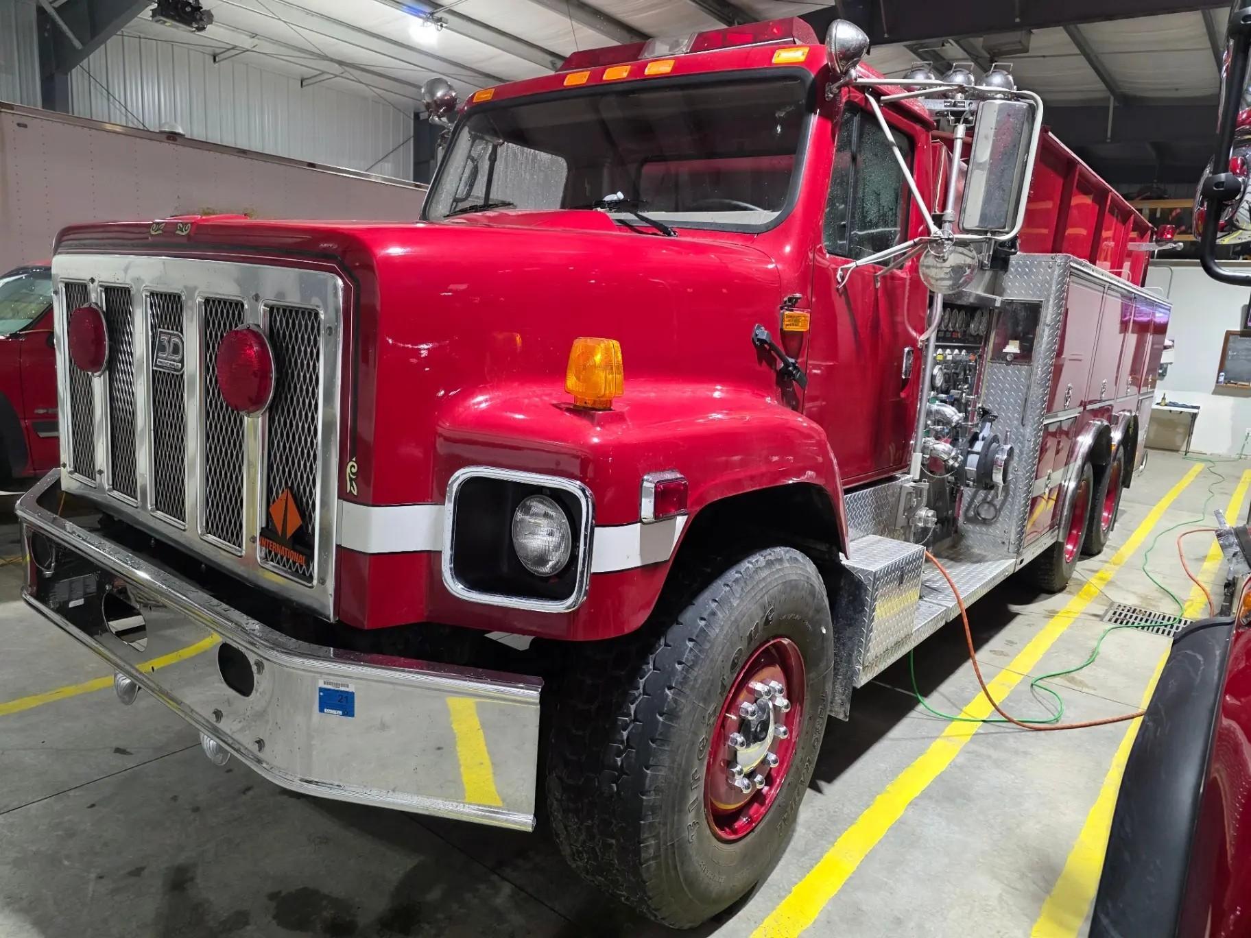 1996 International Pumper Tanker - image 1