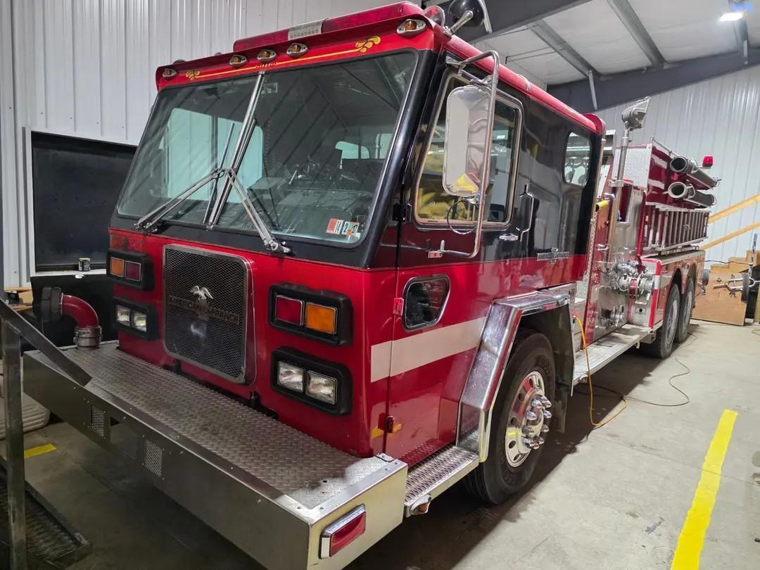 1985 American LaFrance Pumper Tanker - image 1