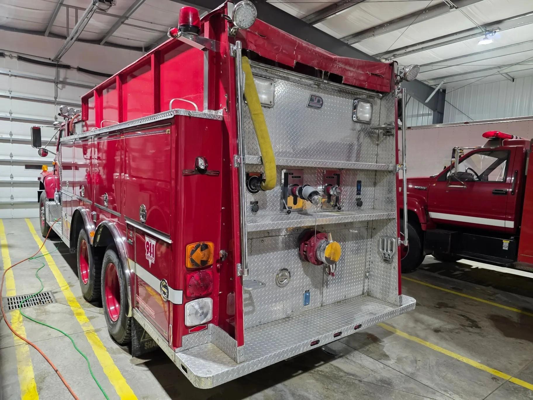 1996 International Pumper Tanker - image 4