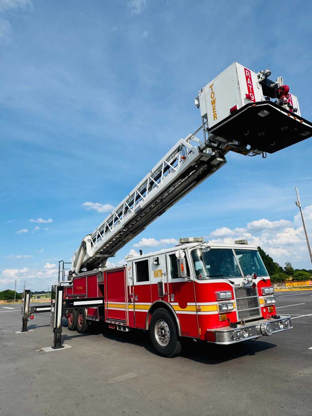 2002 Pierce Dash 100' Aerial
