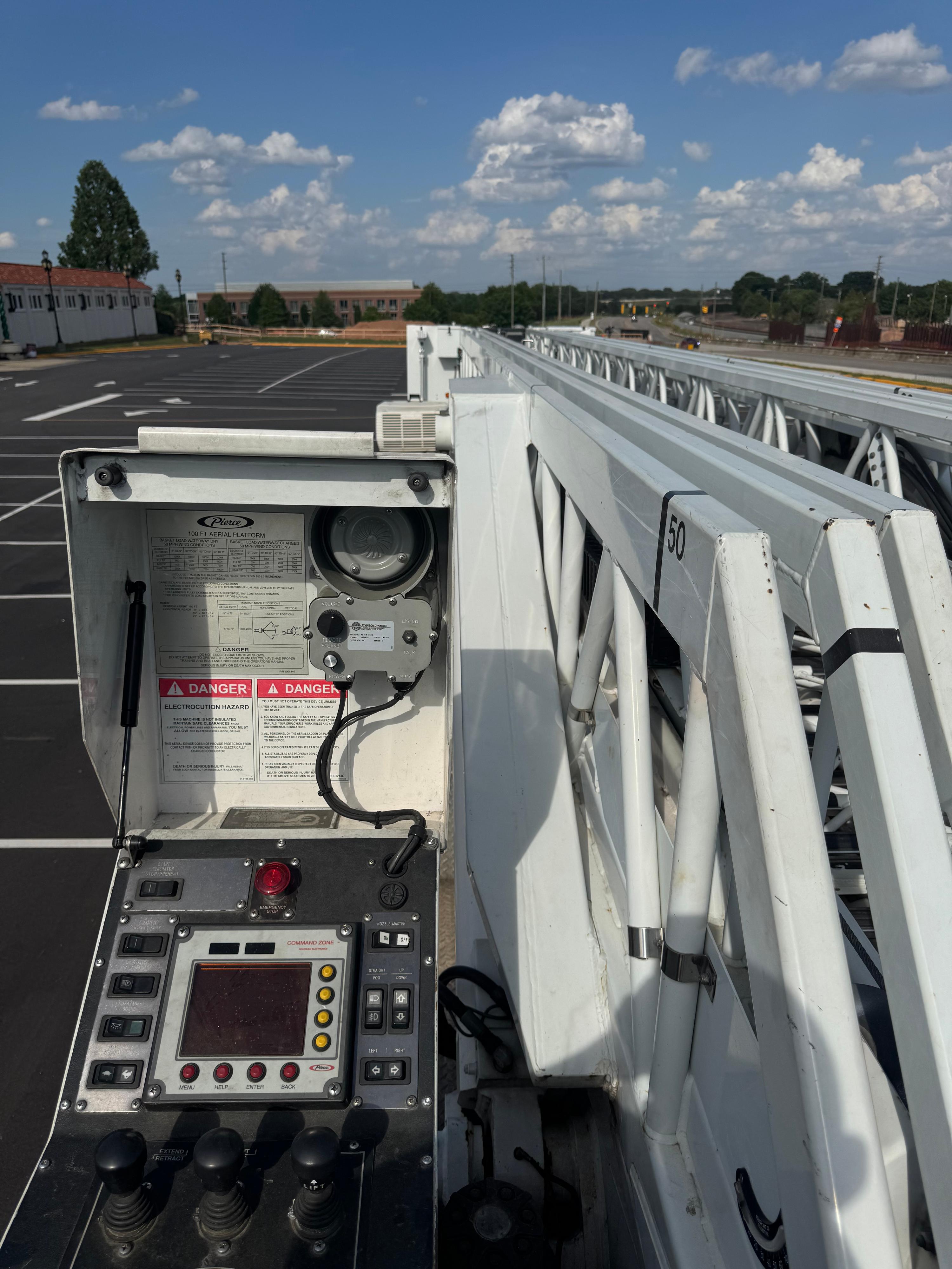 2002 Pierce Dash 100' Aerial - image 11