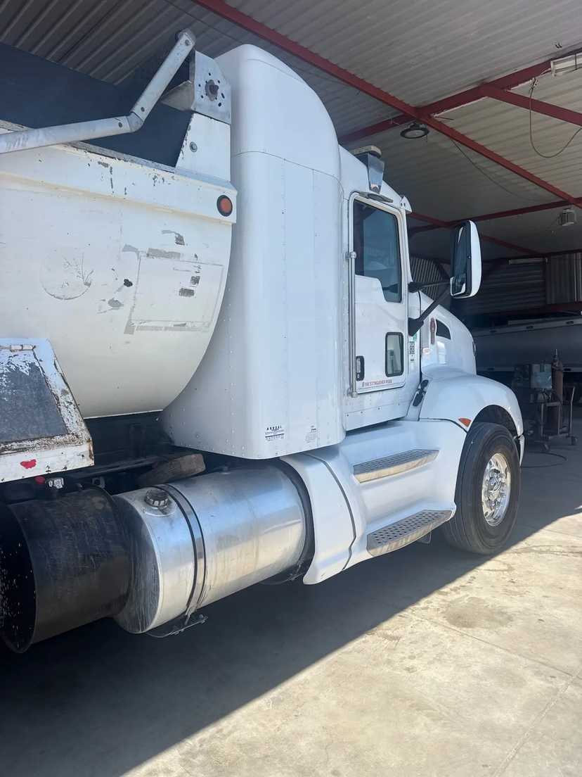 2015 Kenworth T660 Dump Truck — photo 3
