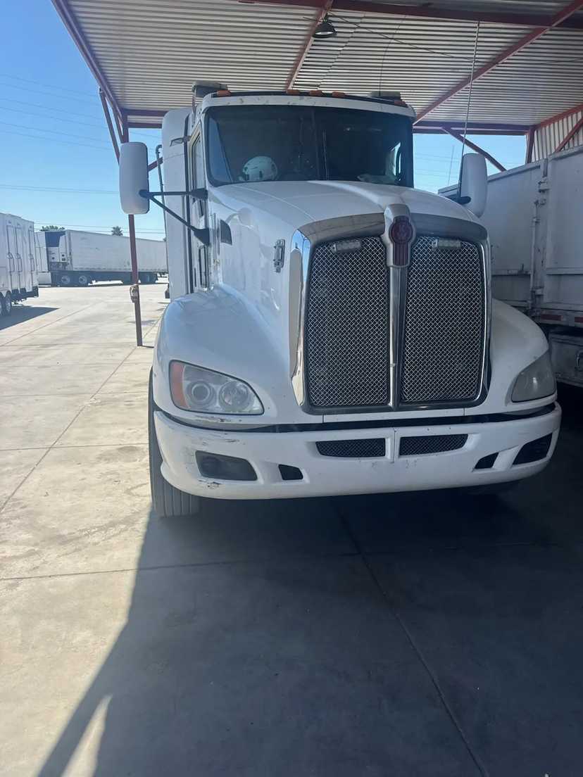 2015 Kenworth T660 Dump Truck — photo 2