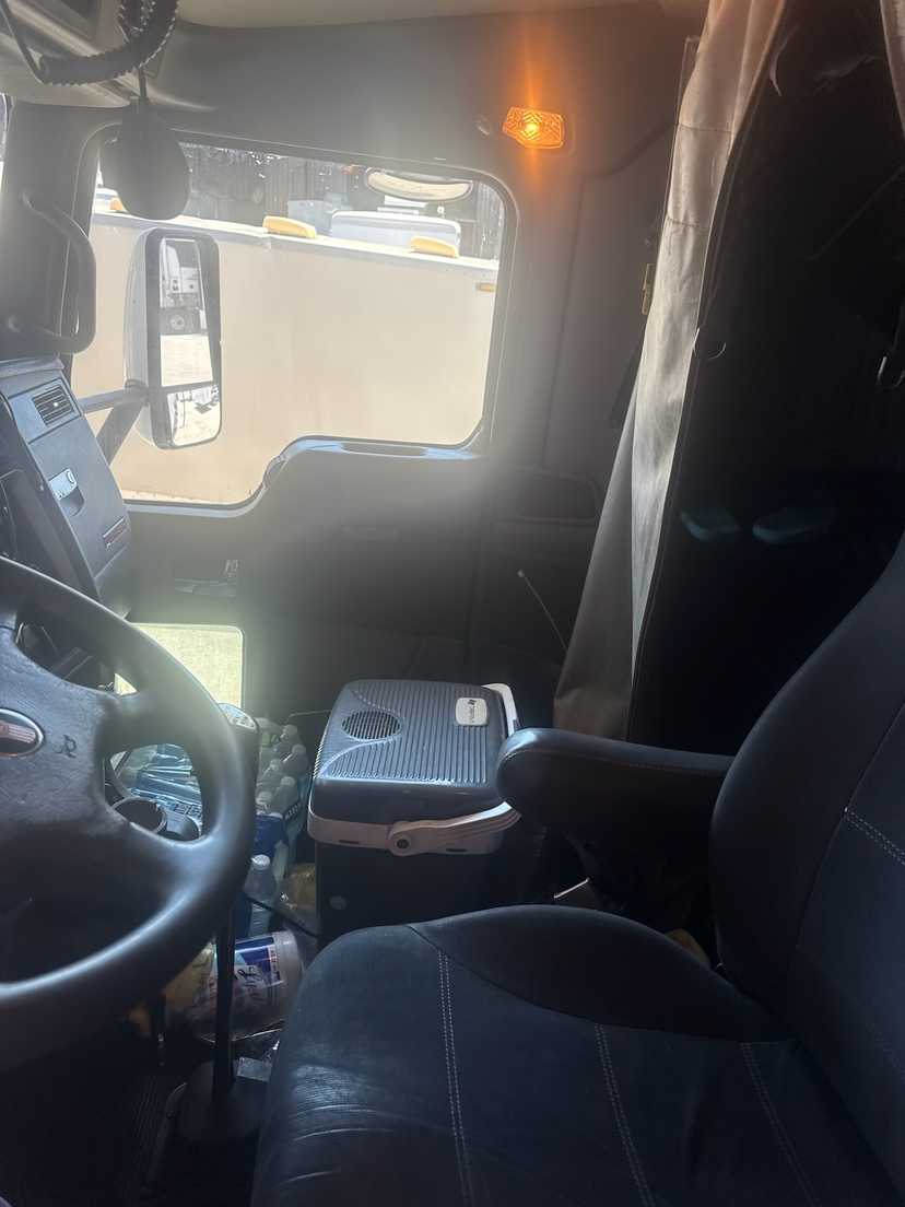 2015 Kenworth T660 Dump Truck — photo 8